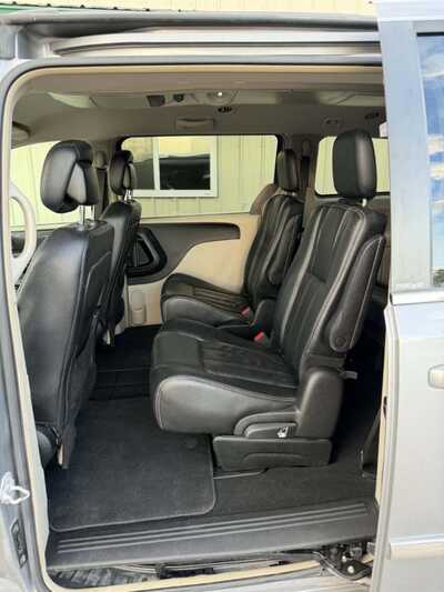 2014 Chrysler Town & Country, $3500. Photo 6