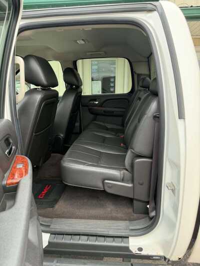 2012 GMC 1500 Crew Cab, $9000. Photo 6