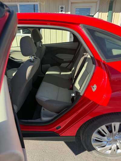 2012 Ford Focus, $6000. Photo 6