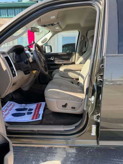 2012 RAM 1500 Crew Cab, $5200. Photo 5