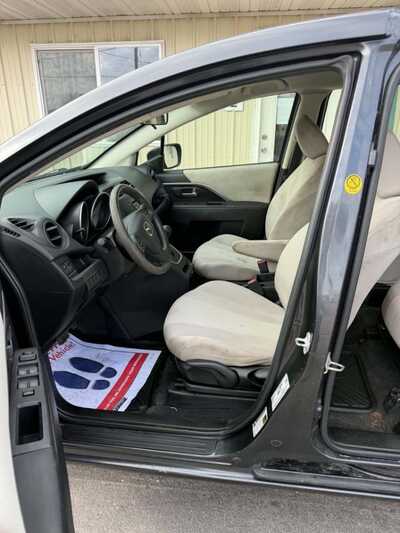 2015 Mazda Mazda5, $3995. Photo 5
