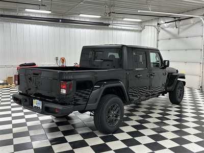 2024 Jeep Gladiator, $45723. Photo 3