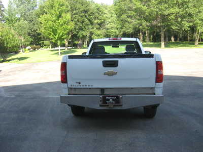2009 Chevrolet 2500 Reg Cab, $8700. Photo 4