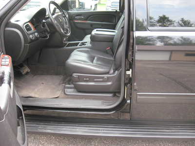 2012 Chevrolet Suburban, $5500. Photo 5