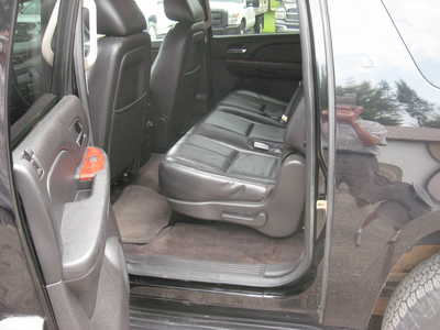 2012 Chevrolet Suburban, $5500. Photo 8