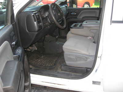 2016 Chevrolet 3500 Crew Cab, $12900. Photo 5