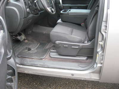 2014 Chevrolet 2500 Crew Cab, $6900. Photo 5