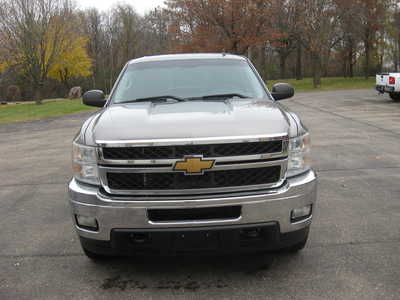 2014 Chevrolet 2500 Crew Cab, $8900. Photo 2