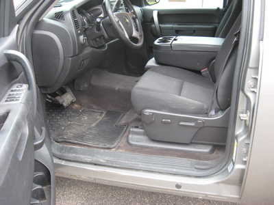 2014 Chevrolet 2500 Crew Cab, $8900. Photo 5