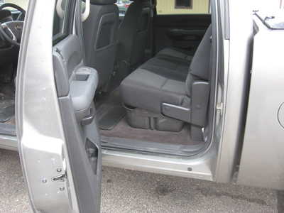 2014 Chevrolet 2500 Crew Cab, $8900. Photo 6