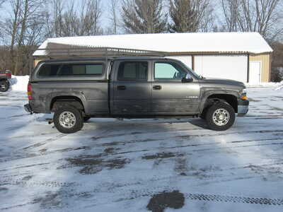 2001 Chevrolet 2500 Crew Cab, $2999. Photo 3