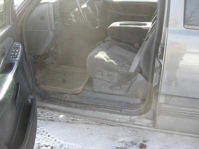 2001 Chevrolet 2500 Crew Cab, $2999. Photo 5