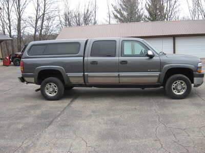 2001 Chevrolet 2500 Crew Cab, $3900. Photo 3