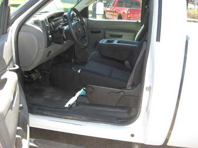 2013 Chevrolet 2500 Reg Cab, $8900. Photo 5