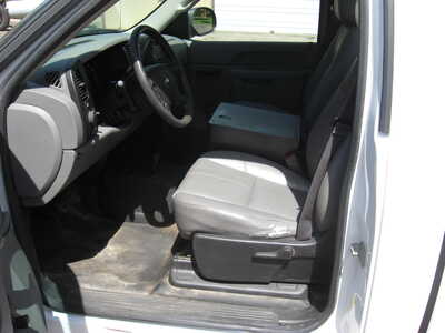 2013 Chevrolet 1500 Reg Cab, $2999. Photo 5