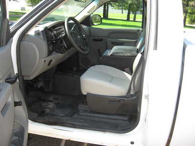 2013 Chevrolet 2500 Reg Cab, $8900. Photo 5