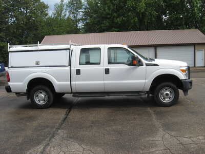 2016 Ford F250 Crew Cab, $9500. Photo 3