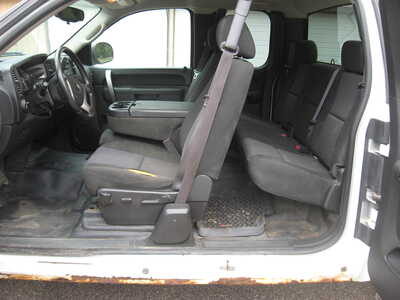 2013 Chevrolet 2500 Ext Cab, $5900. Photo 4