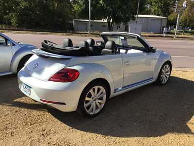 2014 Volkswagen Beetle, $13998. Photo 3