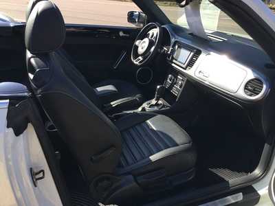 2014 Volkswagen Beetle, $13998. Photo 5