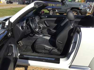 2014 Volkswagen Beetle, $13998. Photo 7