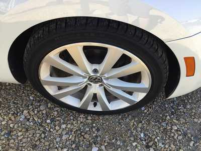 2014 Volkswagen Beetle, $13998. Photo 11