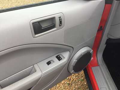2005 Ford Mustang, $7998. Photo 9