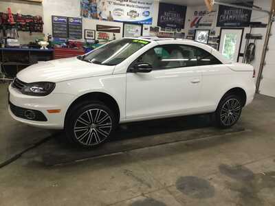 2014 Volkswagen Eos, $11998. Photo 1