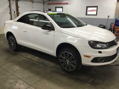 2014 Volkswagen Eos, $11998. Photo 3