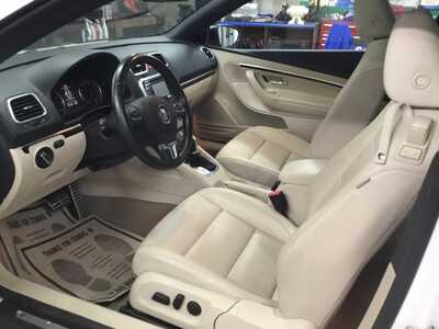 2014 Volkswagen Eos, $11998. Photo 5
