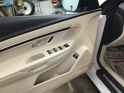 2014 Volkswagen Eos, $11998. Photo 6