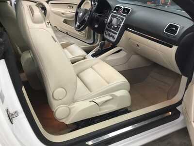 2014 Volkswagen Eos, $11998. Photo 7