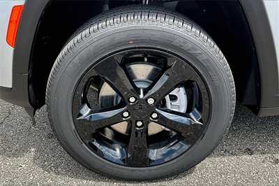 2024 Jeep Grand Cherokee L, $42170. Photo 12