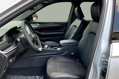 2024 Jeep Grand Cherokee L, $42170. Photo 9