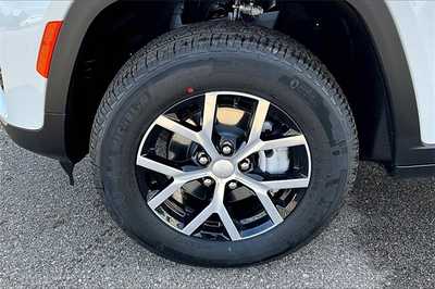 2025 Jeep Grand Cherokee, $42902. Photo 12