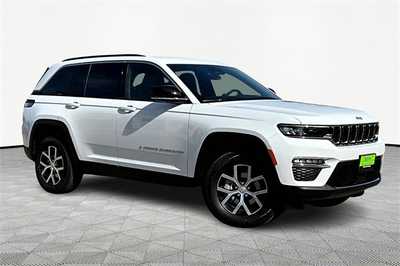 2025 Jeep Grand Cherokee, $42902. Photo 2