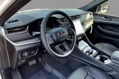 2025 Jeep Grand Cherokee, $42902. Photo 6