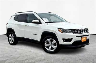 2018 Jeep Compass, $13755. Photo 3