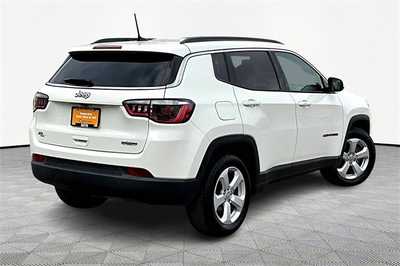 2018 Jeep Compass, $13755. Photo 5
