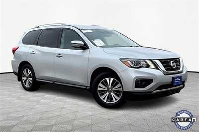 2017 Nissan Pathfinder, $11490. Photo 3