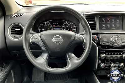2017 Nissan Pathfinder, $11490. Photo 8