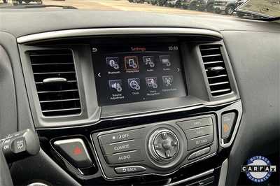 2017 Nissan Pathfinder, $11490. Photo 9