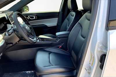 2025 Jeep Compass, $32463. Photo 11