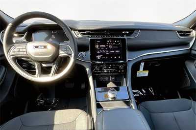 2025 Jeep Grand Cherokee, $40177. Photo 5