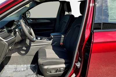 2025 Jeep Grand Cherokee, $40177. Photo 9