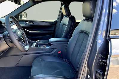 2025 Jeep Grand Cherokee, $43670. Photo 9