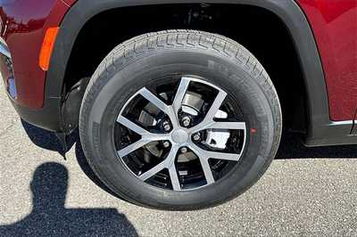 2025 Jeep Grand Cherokee, $45492. Photo 12