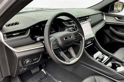 2025 Jeep Grand Cherokee, $43638. Photo 6