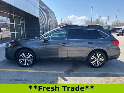 2018 Subaru Outback, $19590. Photo 3