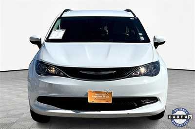 2021 Chrysler Voyager, $19990. Photo 2